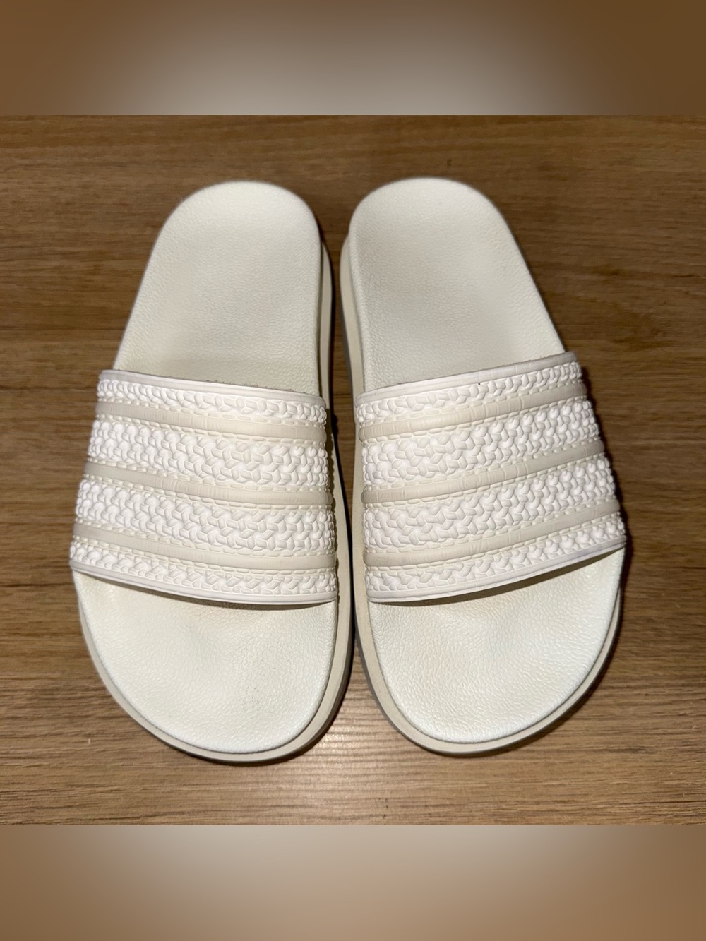 ADIDAS White Platform Slide Sandals with Textured Straps. Size 7. - Picture 5 of 8